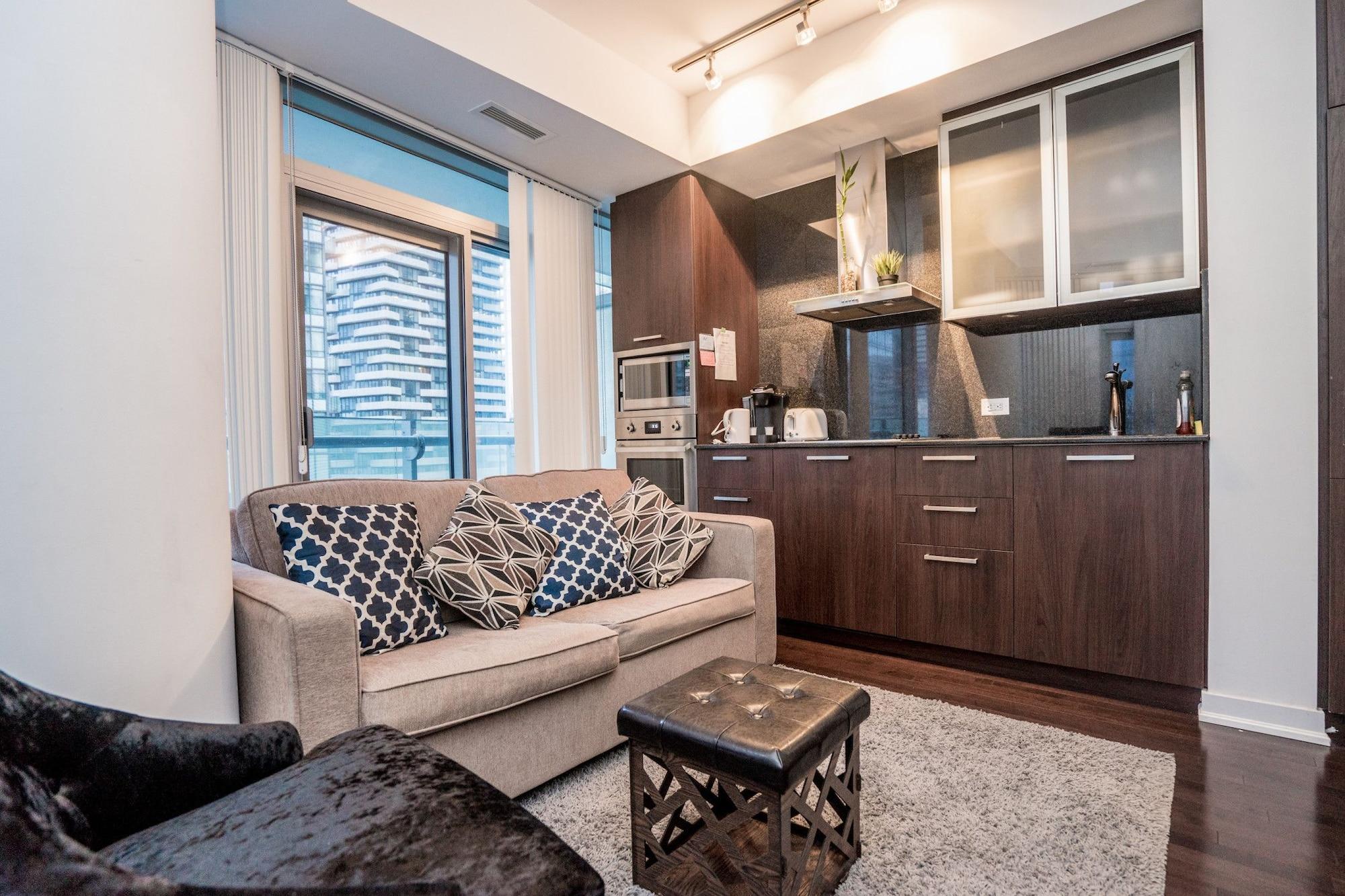 Apartment Aaira At 1 York St Toronto